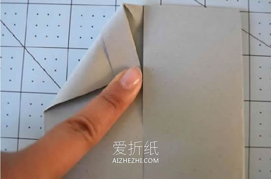 怎么折纸小衣服的折法过程图解- www.aizhezhi.com