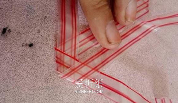 怎么用吸管编爱心的方法图解教程- www.aizhezhi.com