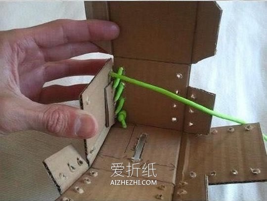 怎么用硬纸板做存钱罐的方法教程- www.aizhezhi.com