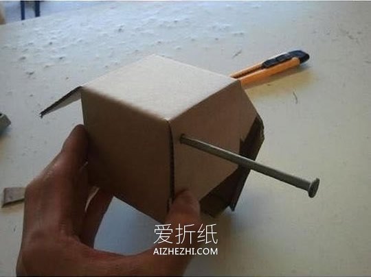 怎么用硬纸板做存钱罐的方法教程- www.aizhezhi.com