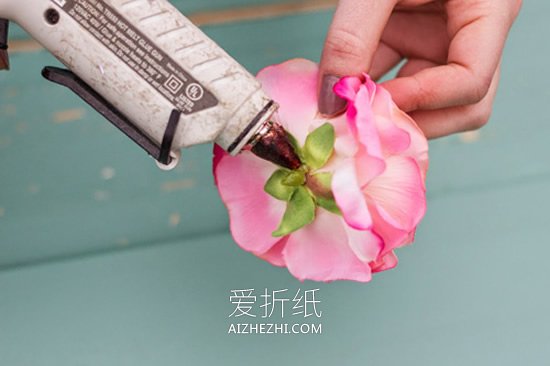 怎么用鲜花做新娘伴娘花环头饰的方法教程- www.aizhezhi.com