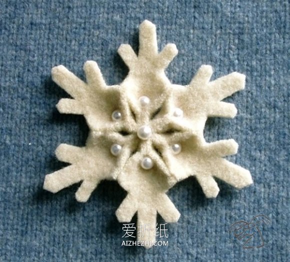 怎么用不织布做雪花装饰的作品图片- www.aizhezhi.com