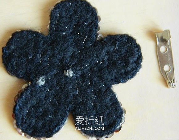 怎么用亮片做花朵胸针饰品的方法图解- www.aizhezhi.com