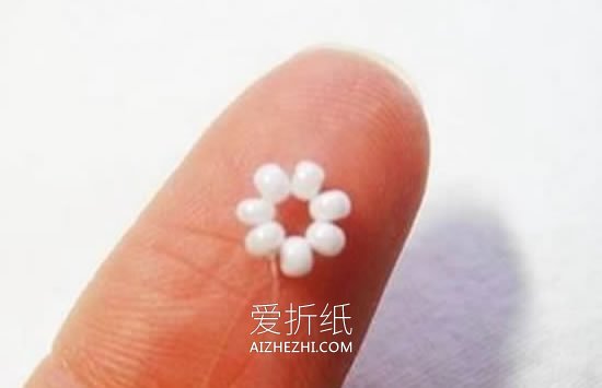 怎么用串珠制作橙瓣钥匙链的方法图解- www.aizhezhi.com