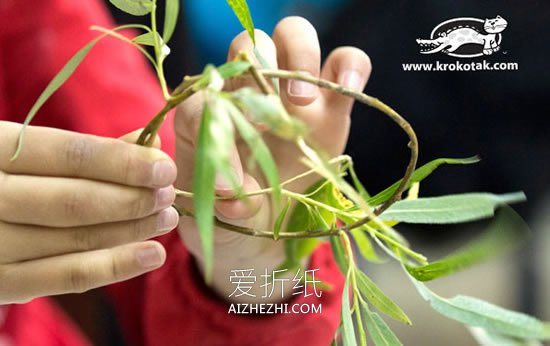 怎么用草编织花篮的方法图解- www.aizhezhi.com