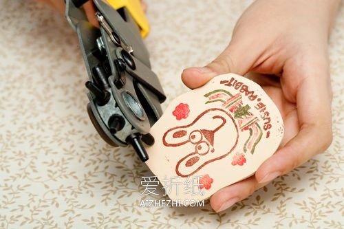 怎么用皮革做项链的方法图解- www.aizhezhi.com