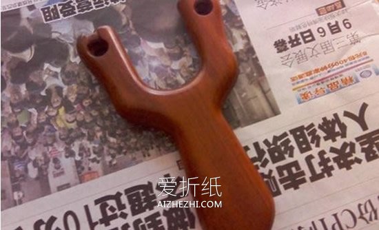 怎么用木板做全木弹弓玩具的方法图解- www.aizhezhi.com