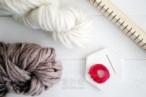 怎么用纱线编方形杯垫的方法图解- www.aizhezhi.com