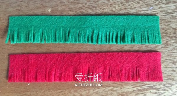 怎么用不织布做圣诞花环的方法图解- www.aizhezhi.com