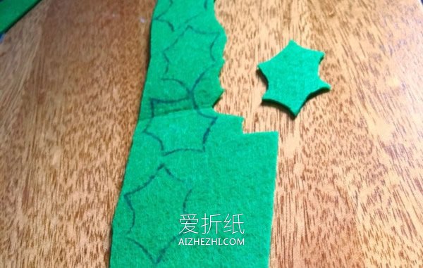 怎么用不织布做圣诞花环的方法图解- www.aizhezhi.com