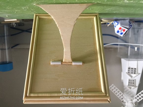 怎么用一次性筷子做粘土画摆件的方法图解- www.aizhezhi.com