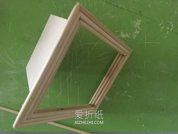 怎么用一次性筷子做粘土画摆件的方法图解- www.aizhezhi.com