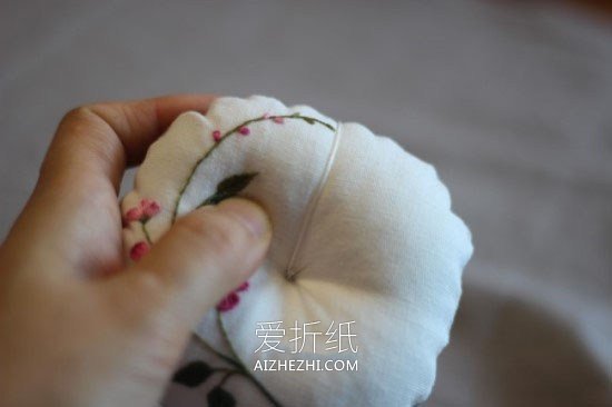 怎么做中国风布艺南瓜针插的方法图解- www.aizhezhi.com