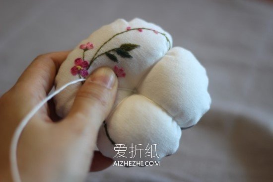 怎么做中国风布艺南瓜针插的方法图解- www.aizhezhi.com