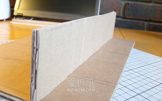 怎么用硬纸板做笔记本电脑支架的方法图解- www.aizhezhi.com