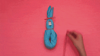 怎么用毛巾做兔子玩偶的方法图解- www.aizhezhi.com