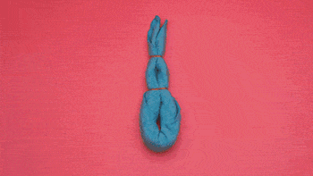 怎么用毛巾做兔子玩偶的方法图解- www.aizhezhi.com