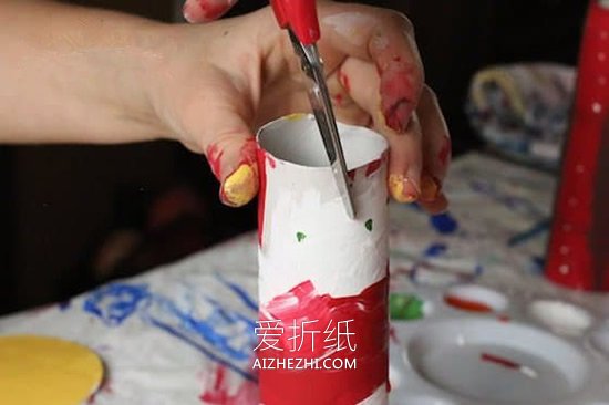 怎么用卷纸芯做圣诞节蜡烛装饰的方法图解- www.aizhezhi.com