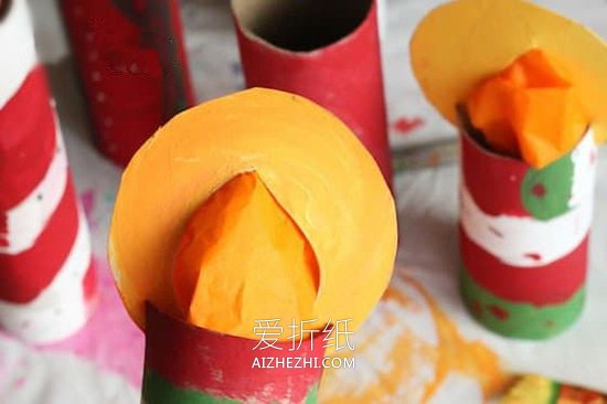 怎么用卷纸芯做圣诞节蜡烛装饰的方法图解- www.aizhezhi.com