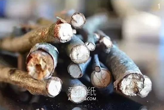 怎么用树枝做圣诞树挂饰的方法图解- www.aizhezhi.com