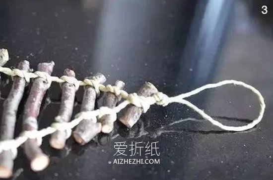 怎么用树枝做圣诞树挂饰的方法图解- www.aizhezhi.com