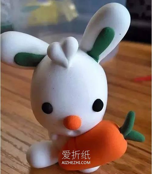 怎么用粘土做抱着胡萝卜的小白兔的方法图解- www.aizhezhi.com