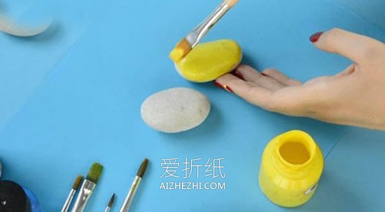 怎么用石头画做可爱小蜜蜂的方法图解- www.aizhezhi.com