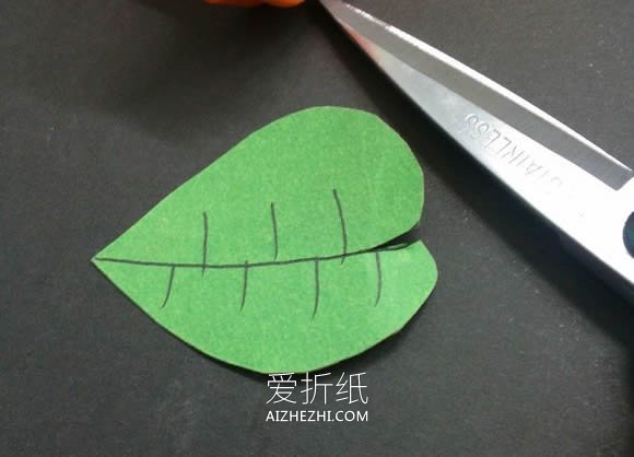 怎么用海绵纸做玫瑰花的方法图解- www.aizhezhi.com