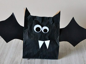 怎么用午餐袋做万圣节蝙蝠的方法图解
