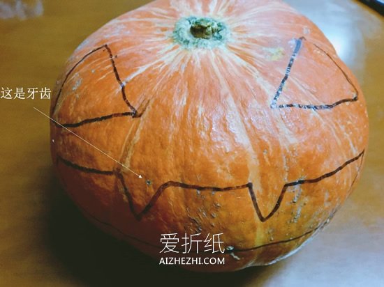 怎么用南瓜做万圣节南瓜灯的方法图解- www.aizhezhi.com