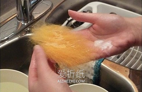 怎么用毛毡简单做漂亮插花装饰的方法图解- www.aizhezhi.com