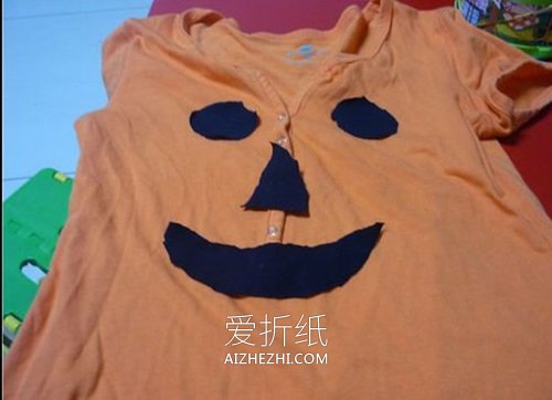 怎么用旧衣服做万圣节南瓜怪物服装的方法图解- www.aizhezhi.com