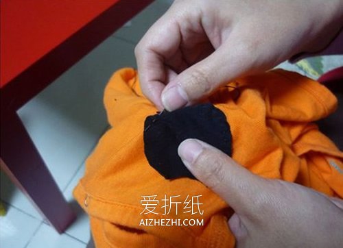 怎么用旧衣服做万圣节南瓜怪物服装的方法图解- www.aizhezhi.com