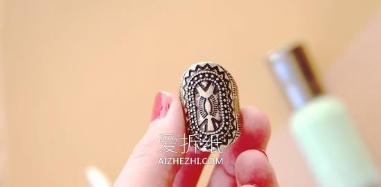 怎么用指甲油改造复古戒指的方法图解- www.aizhezhi.com