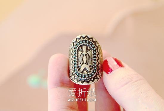 怎么用指甲油改造复古戒指的方法图解- www.aizhezhi.com