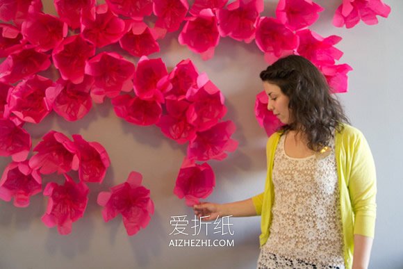 怎么用绵纸做花朵墙饰的方法图解- www.aizhezhi.com