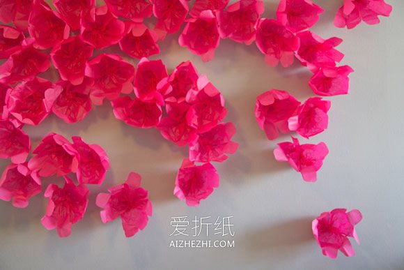 怎么用绵纸做花朵墙饰的方法图解- www.aizhezhi.com