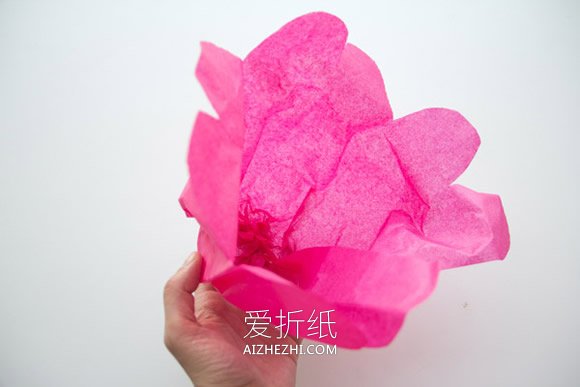 怎么用绵纸做花朵墙饰的方法图解- www.aizhezhi.com