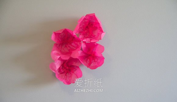 怎么用绵纸做花朵墙饰的方法图解- www.aizhezhi.com