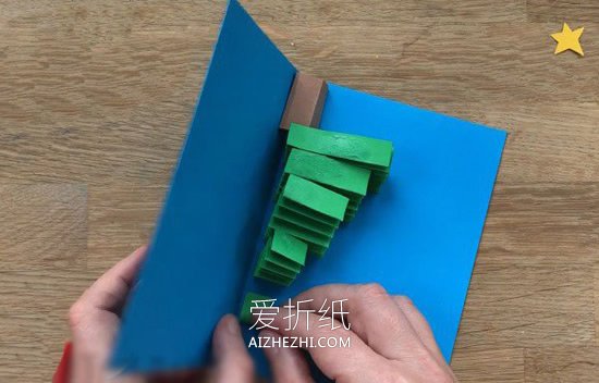 怎么用卡纸做立体圣诞树贺卡的方法图解- www.aizhezhi.com