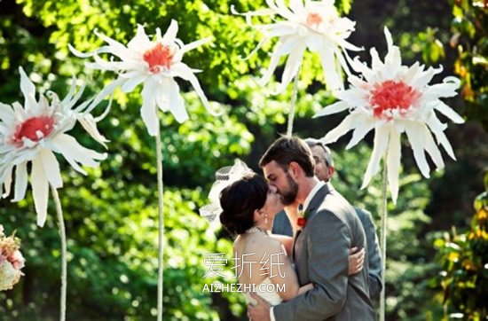 怎么用厚纸简单做婚礼纸花装饰的方法图解- www.aizhezhi.com