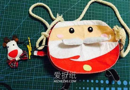 怎么用不织布做圣诞老人手提包的方法图解- www.aizhezhi.com