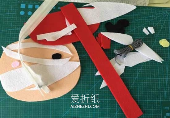 怎么用不织布做圣诞老人手提包的方法图解- www.aizhezhi.com