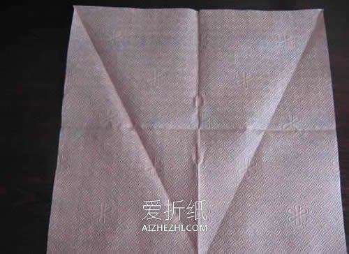 怎么用餐巾纸折纸星星杯垫的方法图解- www.aizhezhi.com