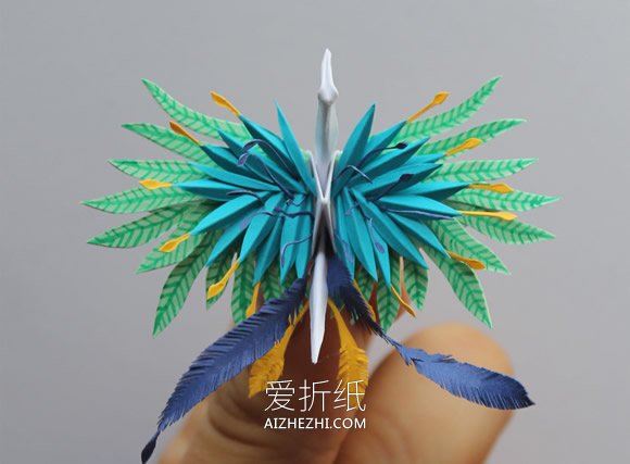 怎么折纸美丽纸鹤的作品图片- www.aizhezhi.com