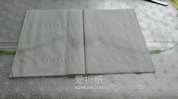 怎么用餐巾纸简单做玫瑰花的方法图解- www.aizhezhi.com