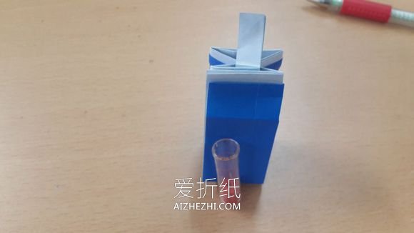 怎么折纸盒装牛奶的方法图解- www.aizhezhi.com