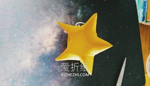 怎么折纸五角星的简单折法图解- www.aizhezhi.com