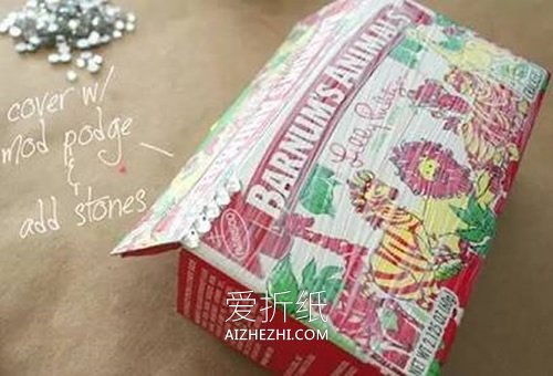 怎么用饼干盒做手提包的方法图解- www.aizhezhi.com
