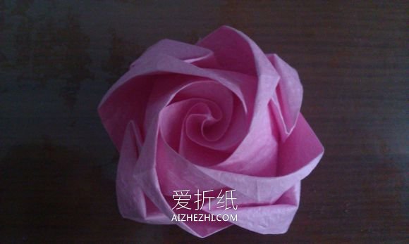 怎么折纸精致卷心玫瑰花的折法图解- www.aizhezhi.com